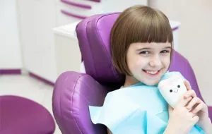 Làm thế nào để bé không sợ đi khám răng?