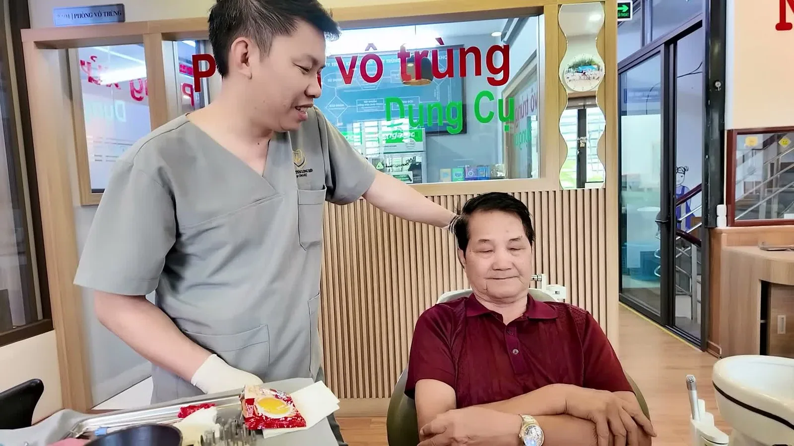 Sáu chiếc hàm tháo lắp không dùng được và lần phục hình thứ 7