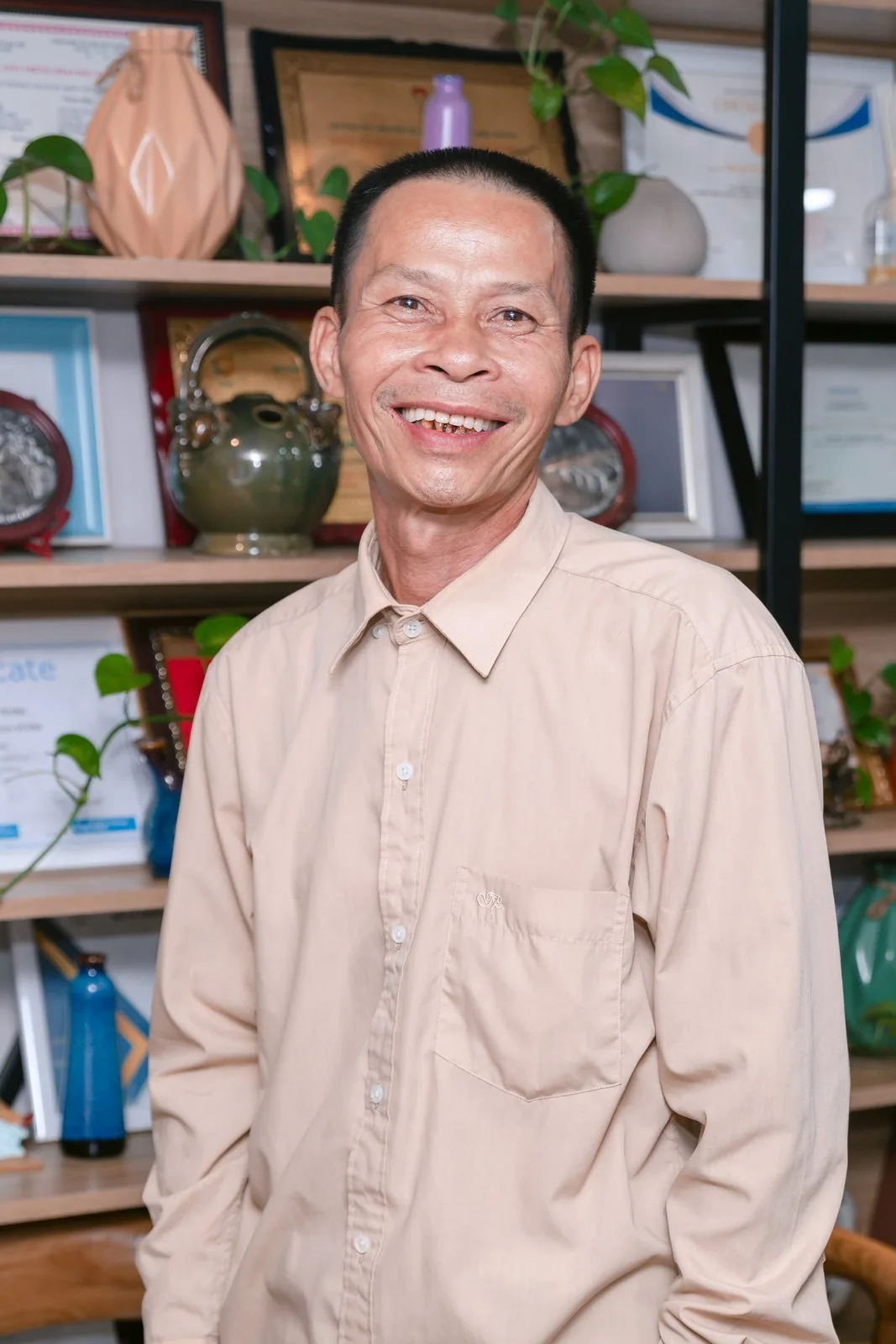 Nụ cười của bác sau buổi khám hàm tháo lắp tại Nha khoa Bác sĩ Trung Long Biên