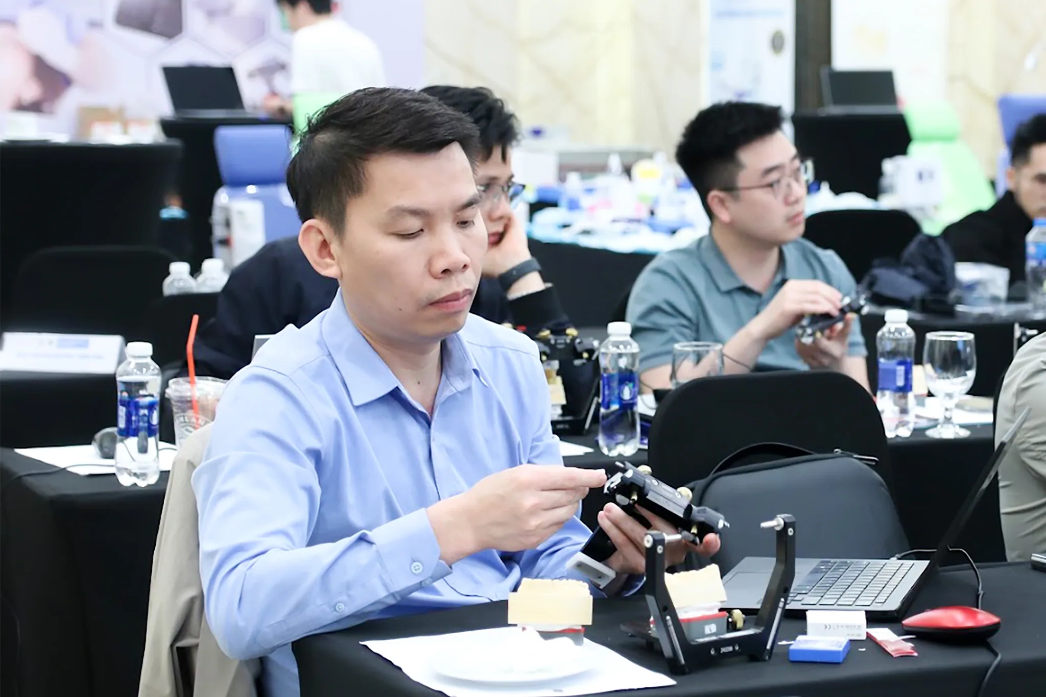 Bác sĩ Nguyễn Quang Trung phân tích chức năng khớp cắn trên giá khớp và mẫu hàm