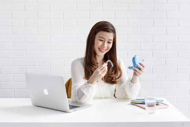 Niềng khay trong suốt Zenyum dịch chuyển răng | BS Trung