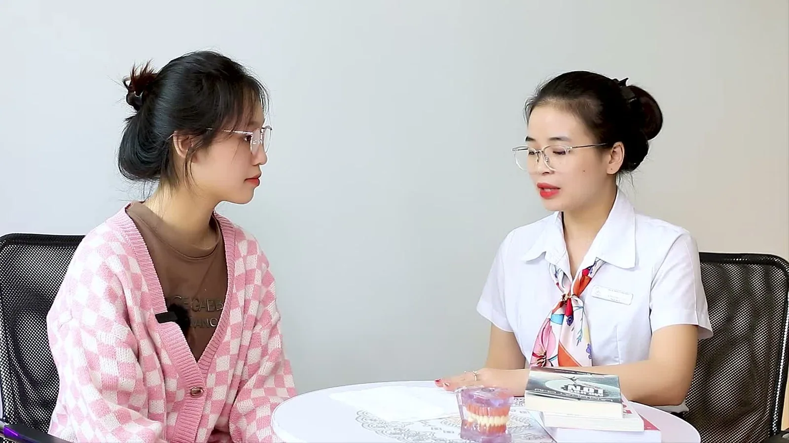 Hàm kêu lục cục mà không đau có nên chữa? | BS Trung