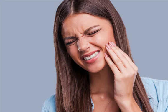 Răng đau và lung lay khi niềng - Bác sĩ Trung Long Biên